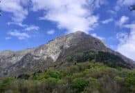 Monte Prat si veste d’autunno: escursione tra foliage, boschi e antichi borghi