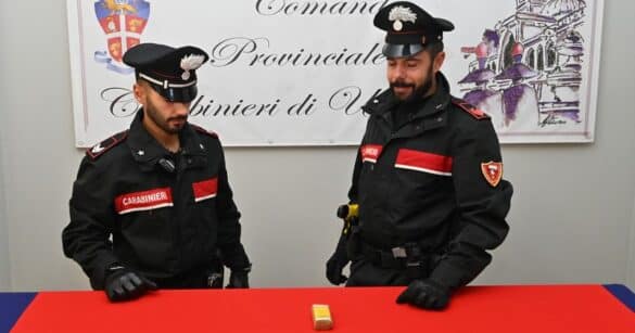 Sorpreso in bici con un etto di hashish: arrestato un diciottenne