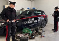 Trovati spranghe e arnesi da scasso in auto durante un controllo: scatta la denuncia