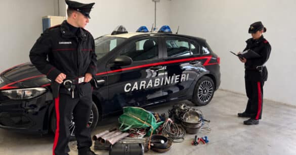 Trovati spranghe e arnesi da scasso in auto durante un controllo: scatta la denuncia