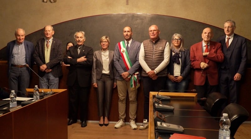 Il Consiglio comunale di Gemona omaggia i sindaci protagonisti della ricostruzione